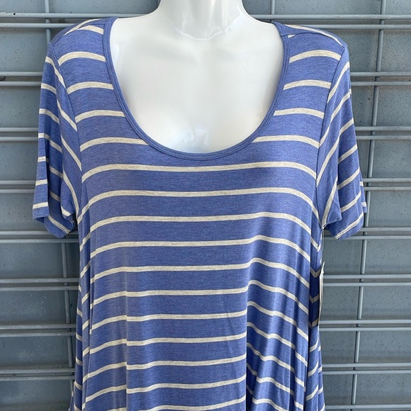 LulaRoe Contrasting Striped Perfect T High Low Top - Picture 2 of 11